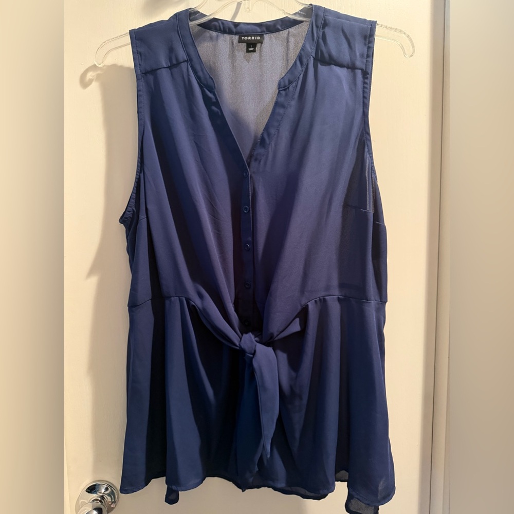 Torrid tie front sleeveless blouse.